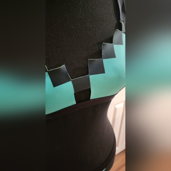 Pixel Bikini - Picture 5 of 8